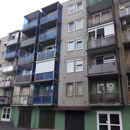 Studio 18 Apartman Kazincbarcika Esterno foto