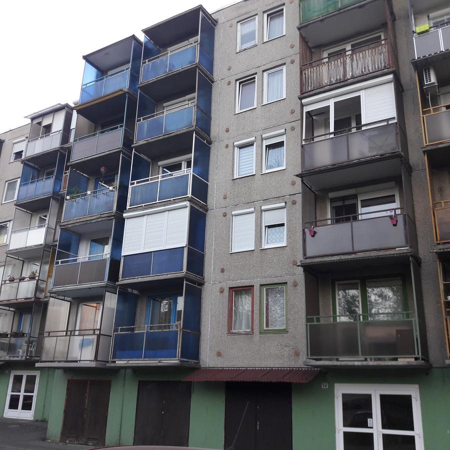 Studio 18 Apartman Kazincbarcika Esterno foto