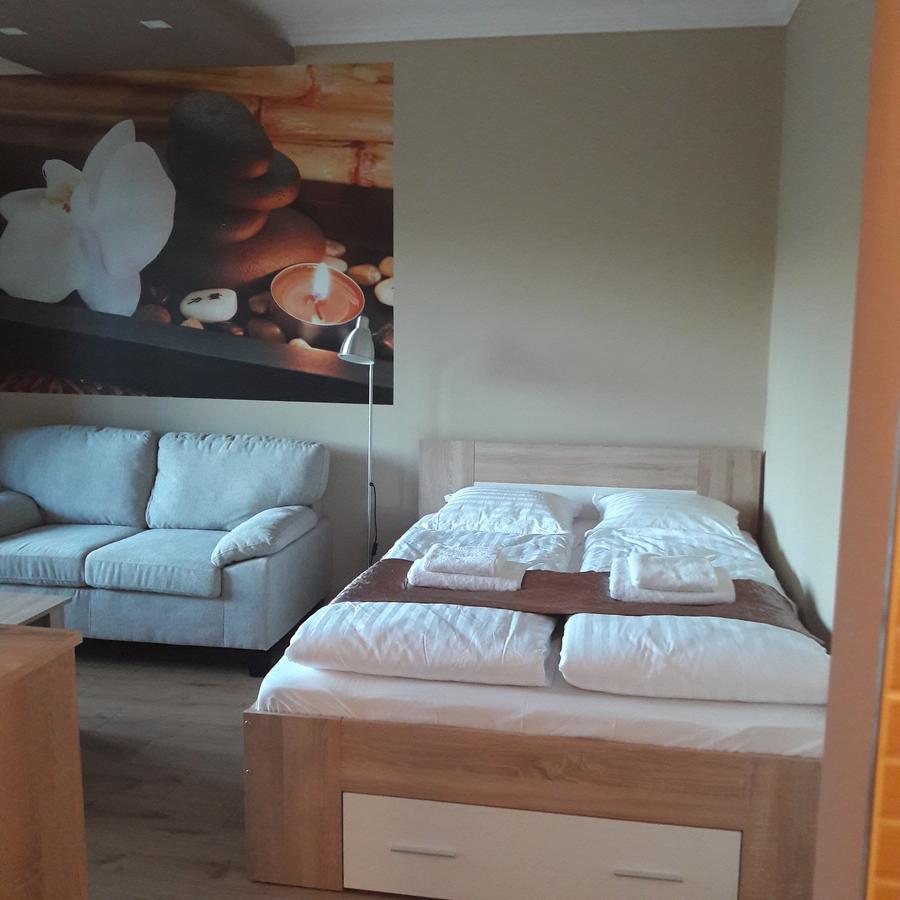 Studio 18 Apartman Kazincbarcika Esterno foto