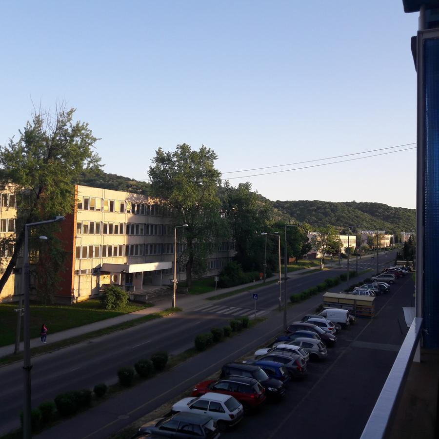 Studio 18 Apartman Kazincbarcika Esterno foto
