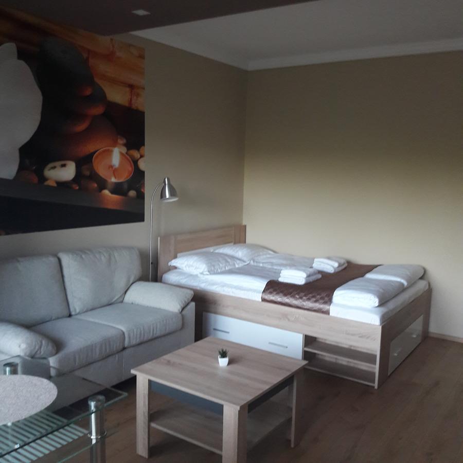 Studio 18 Apartman Kazincbarcika Esterno foto